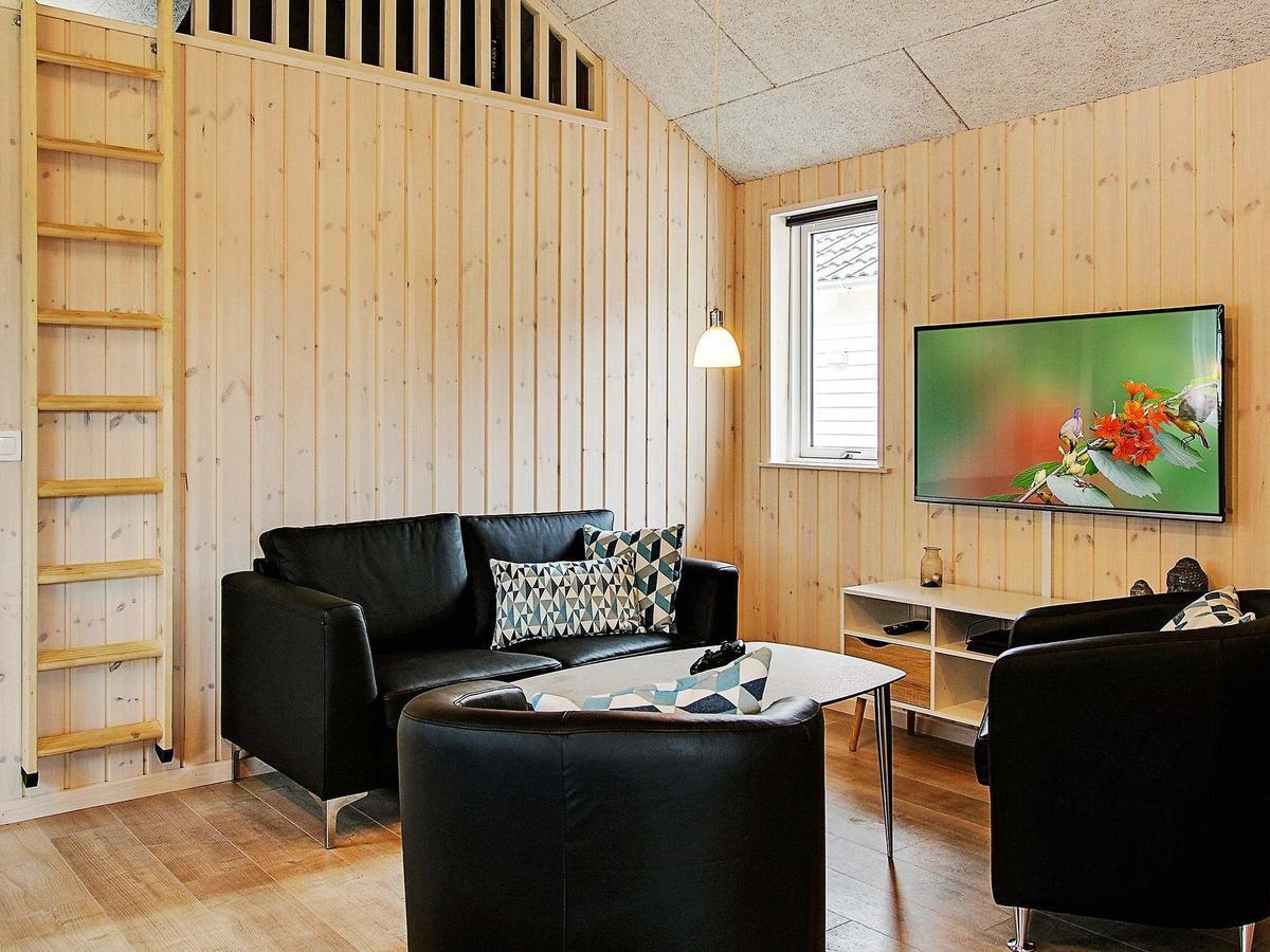 18 Person Holiday Home In Hasselberg Капелн Екстериор снимка