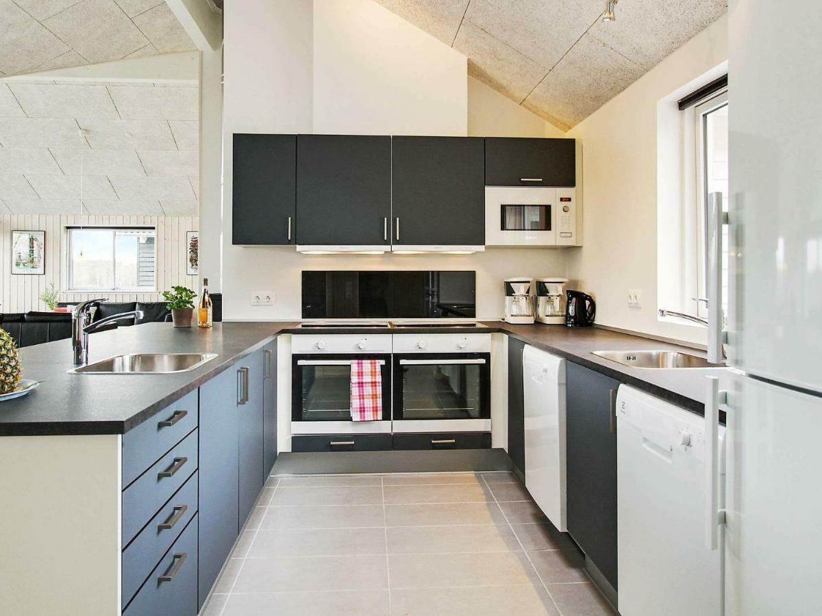 18 Person Holiday Home In Hasselberg Капелн Екстериор снимка