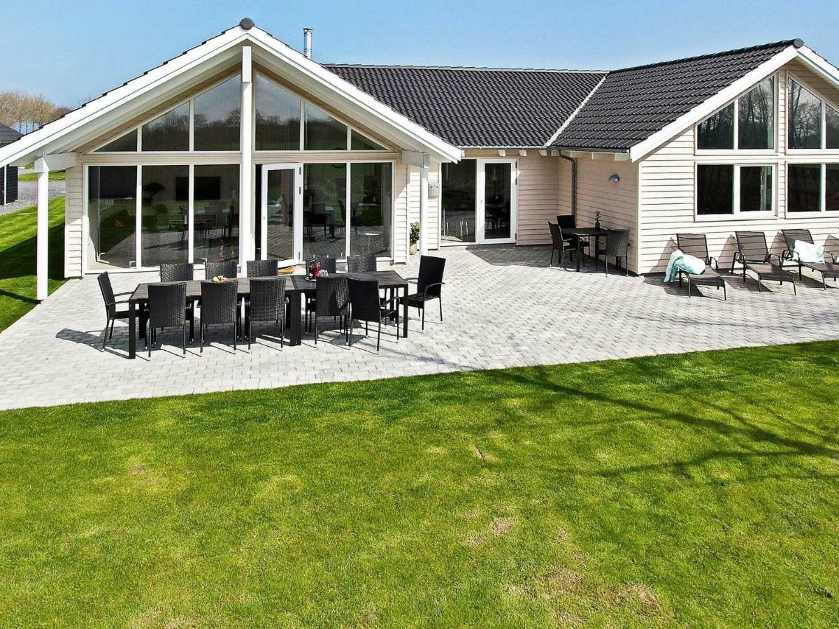 18 Person Holiday Home In Hasselberg Капелн Екстериор снимка